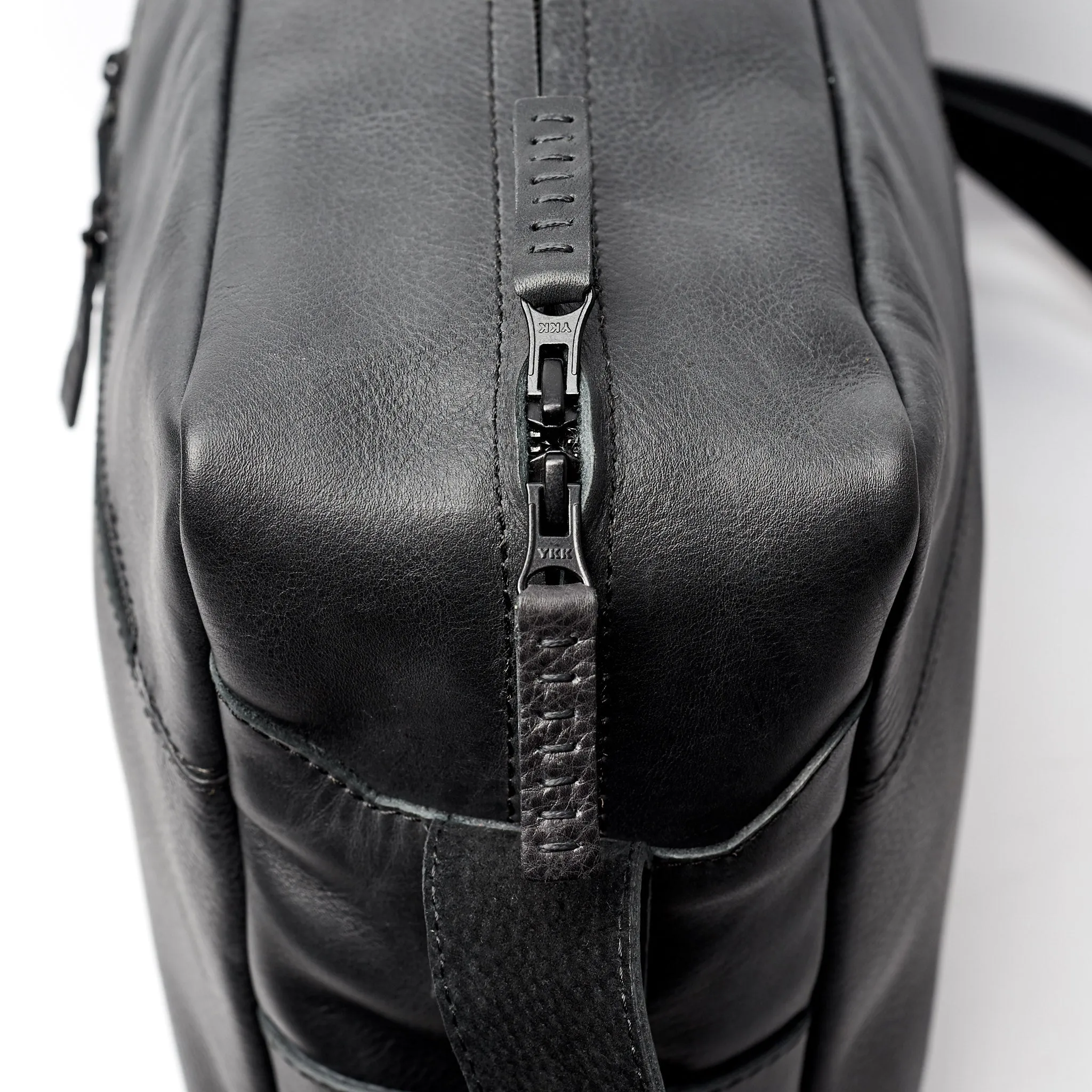 Addox Messenger Bag · Black