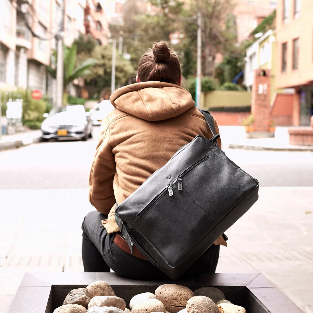 Addox Messenger Bag · Black