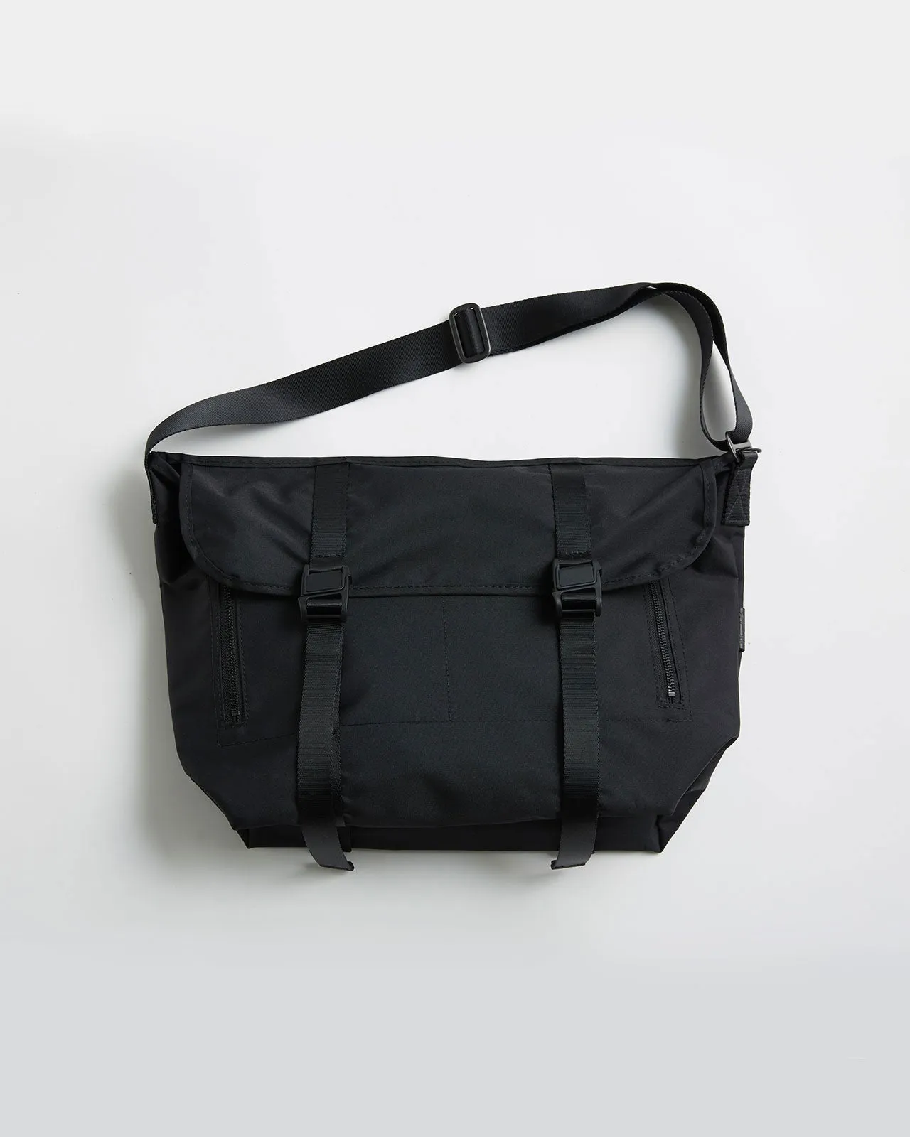 AMIACALVA MESSENGER BAG