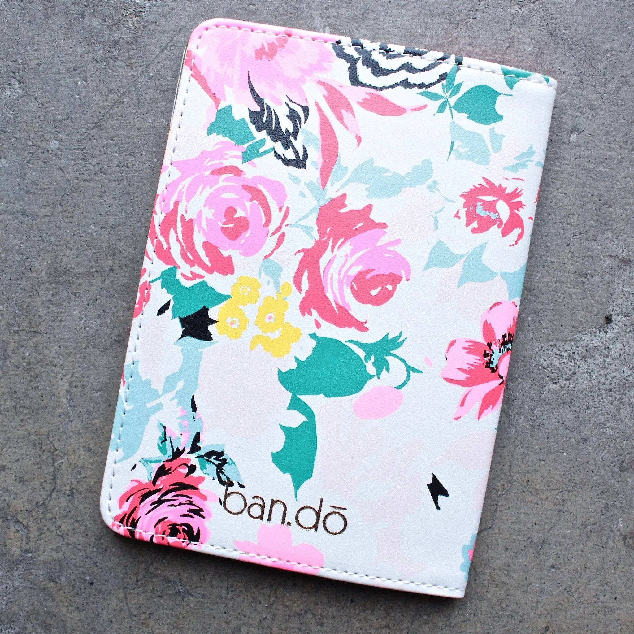 Ban.do - The Getaway Florabunda Passport Holder