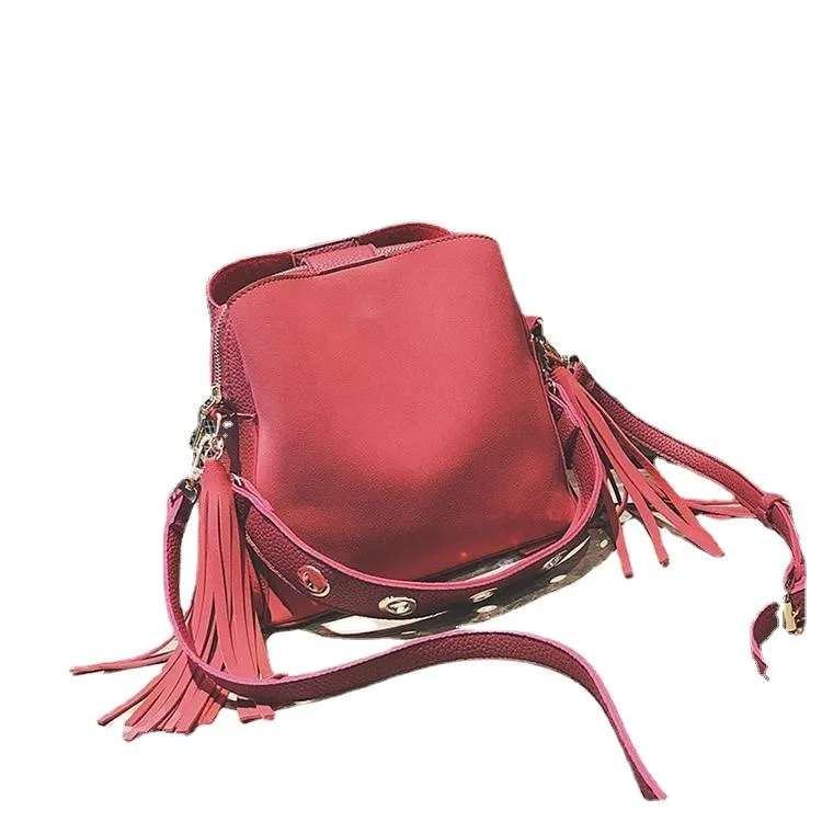 Fashionable Vintage Women's Scrubbable Leather Bucket Bag With Tassel