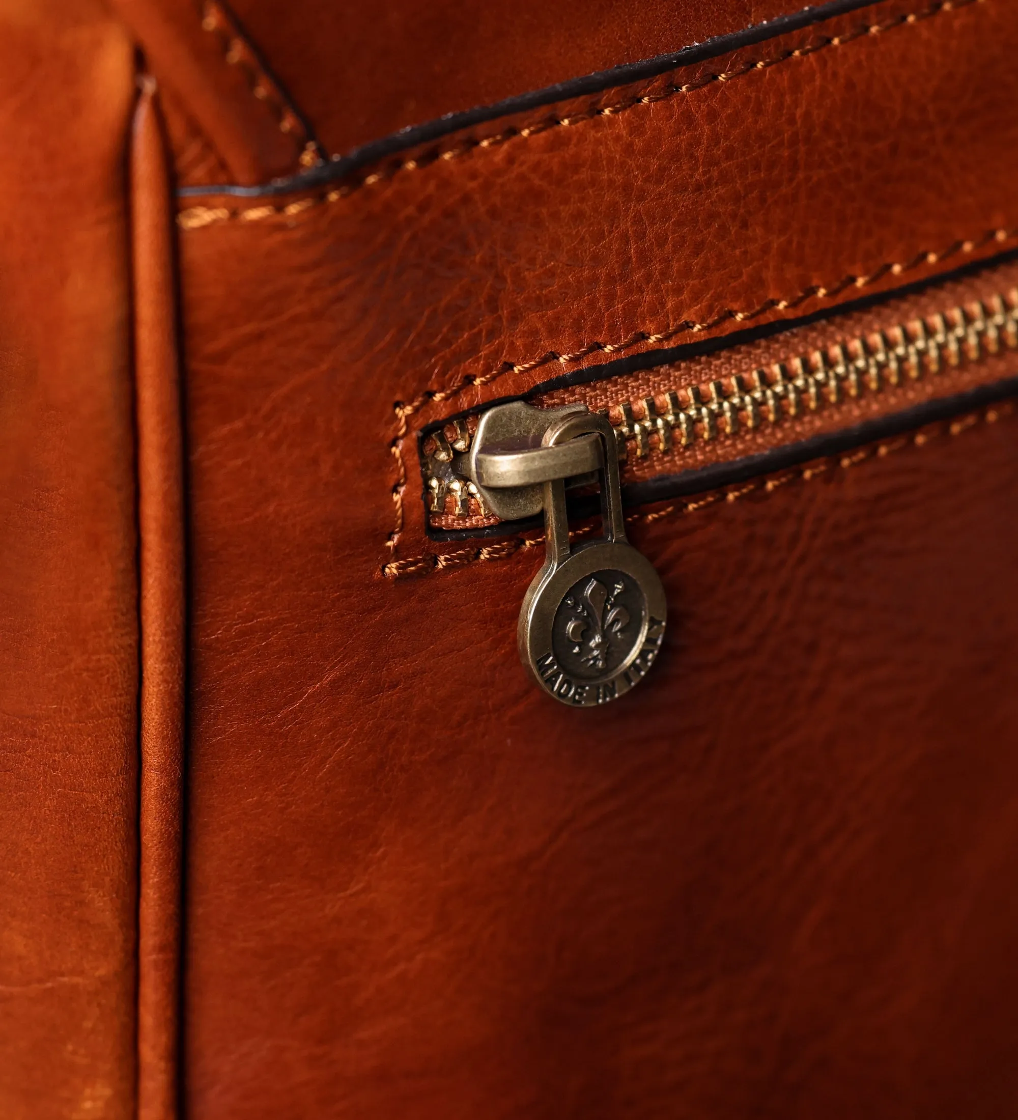 Full Grain Italian Leather Messenger Bag – The Stranger