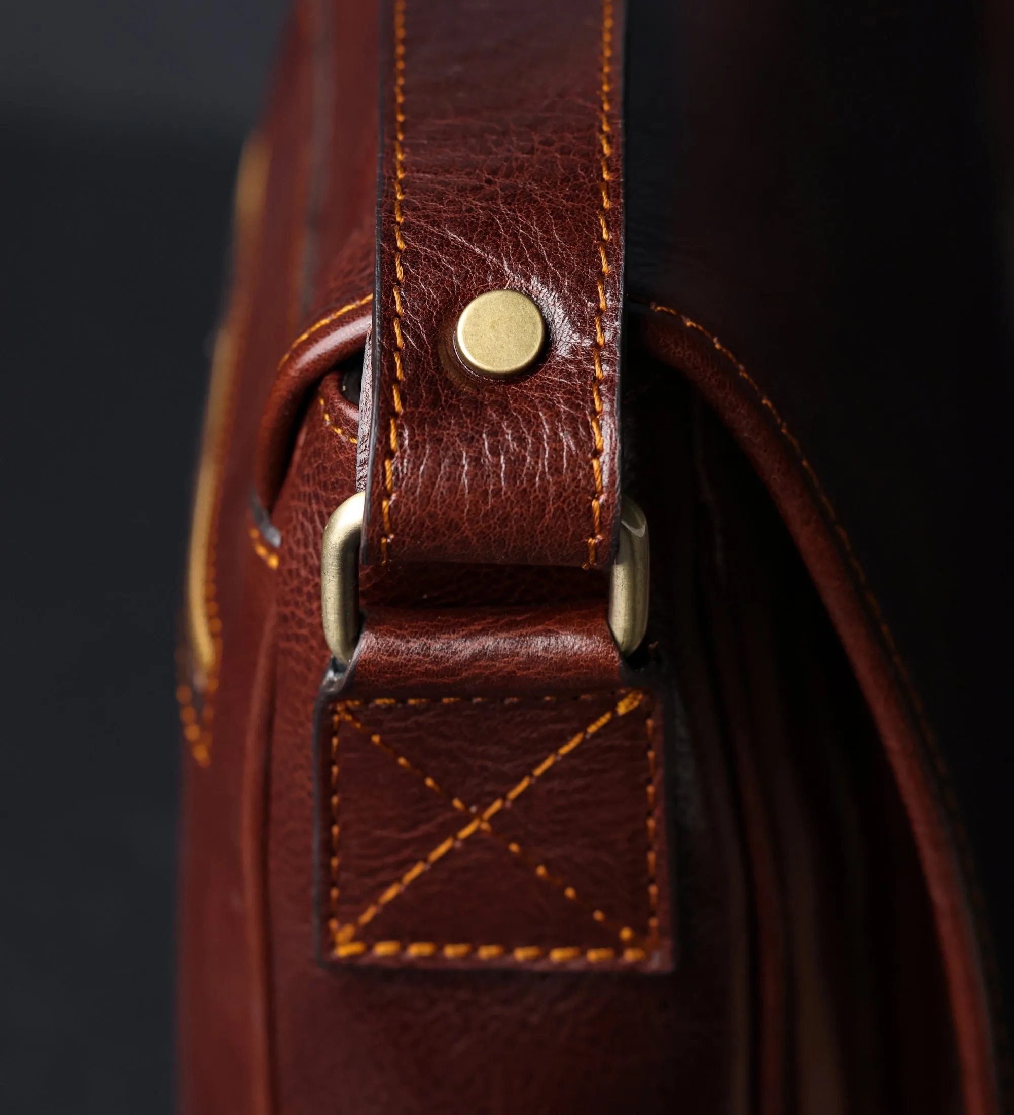 Full Grain Italian Leather Messenger Bag – The Stranger