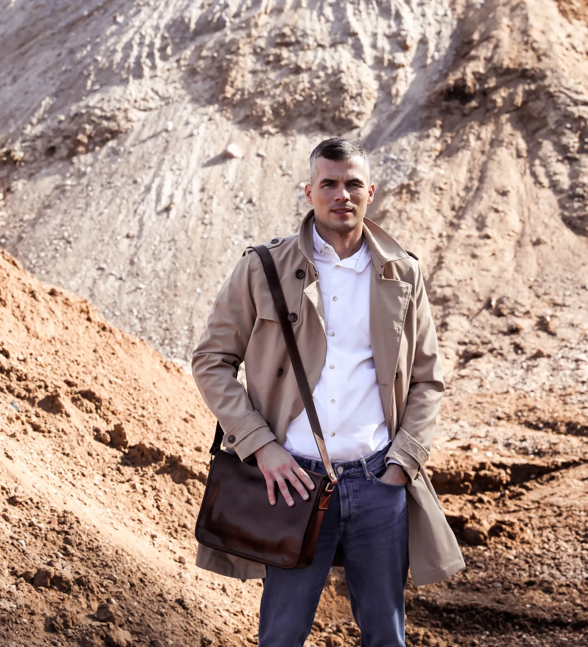 Full Grain Italian Leather Messenger Bag – The Stranger