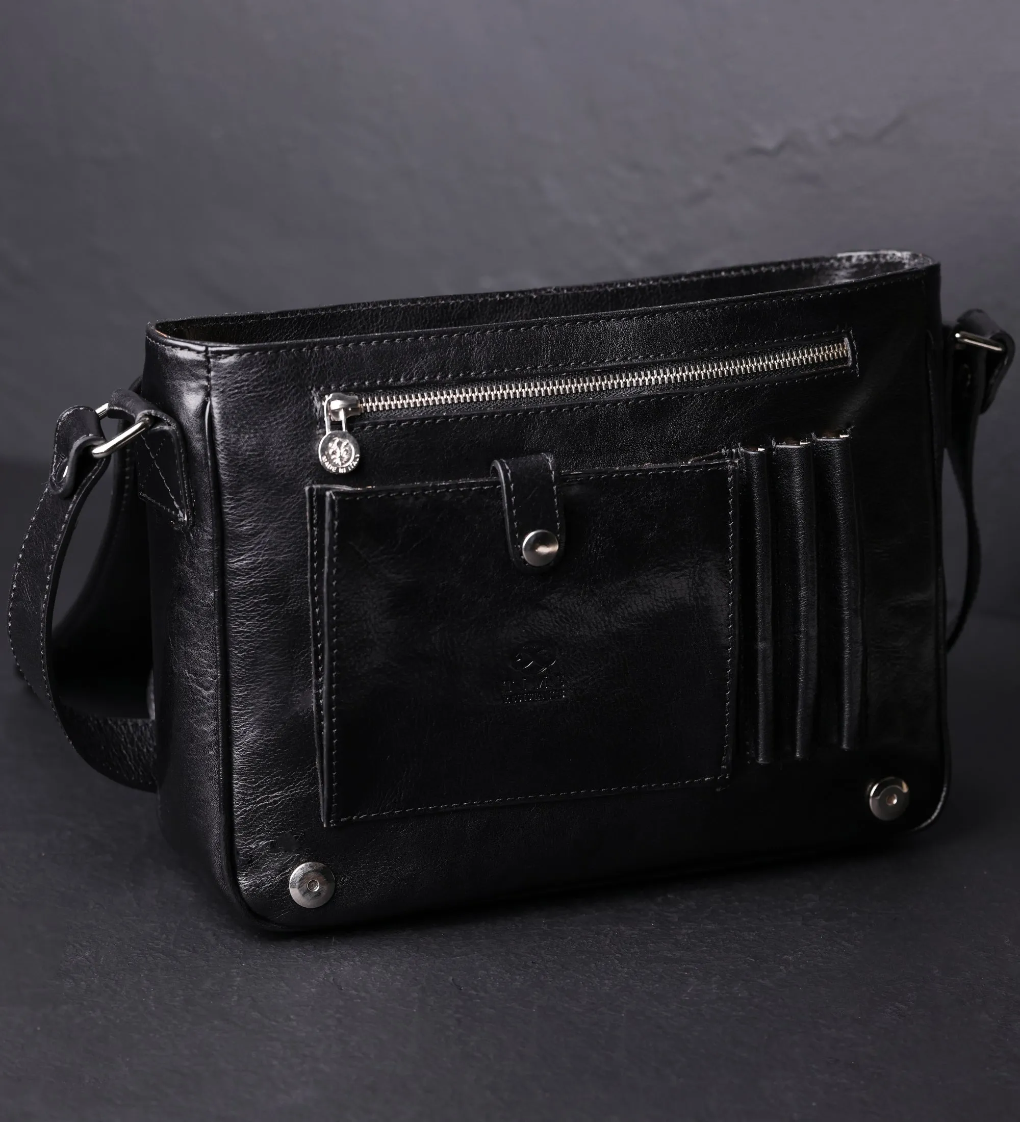 Full Grain Italian Leather Messenger Bag – The Stranger