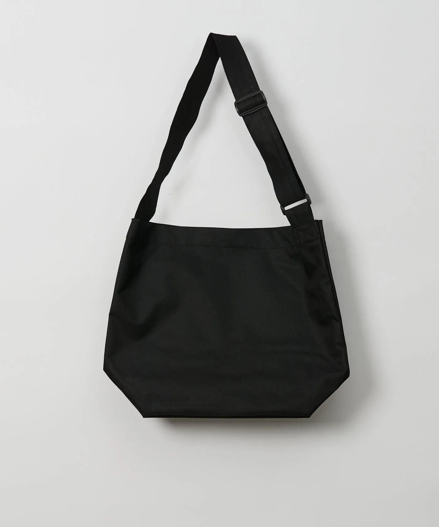 MAVERICK Messenger Bag - Black