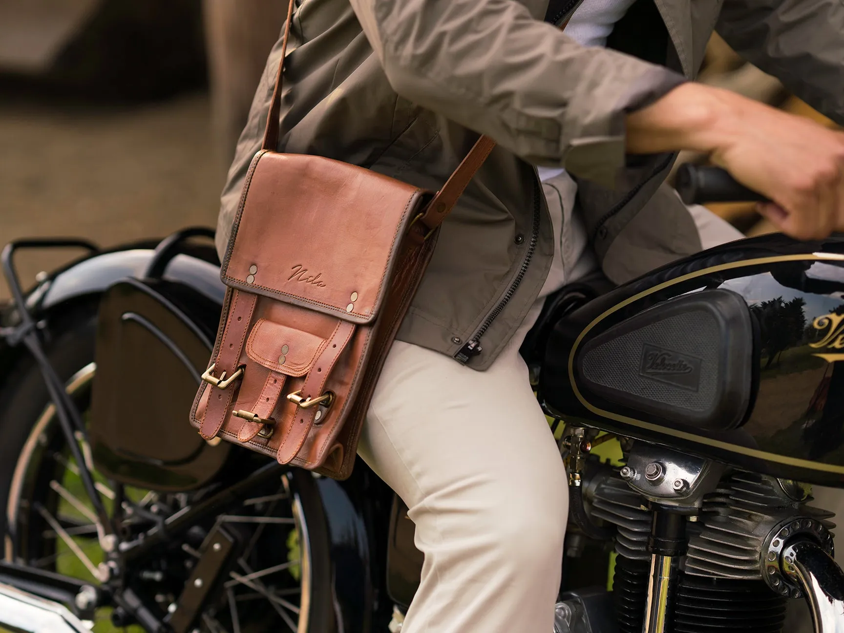 Nila Vintage Messenger Bag